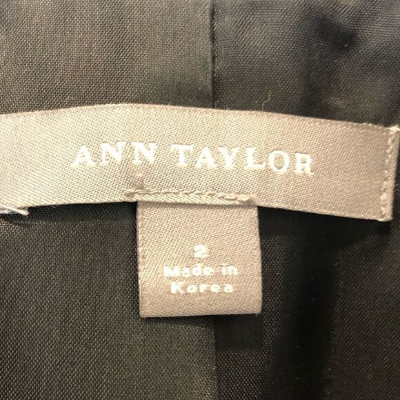 Ann Taylor button front long sleeve blazer jacket, size 2 - Picture 4 of 13